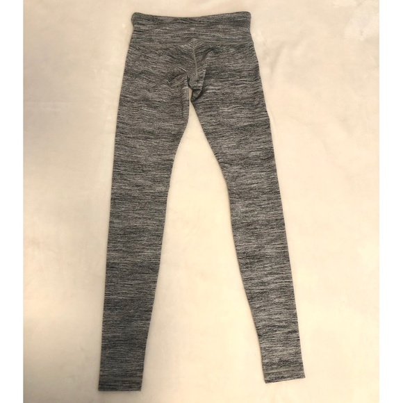 Lululemon Wunder Under III: Size 4 - Picture 6 of 10